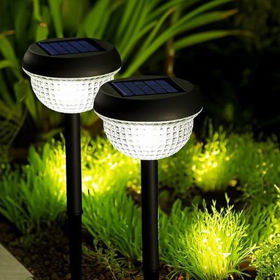Un bon prix. Source d'alimentation Lampes solaires de jardin pour un éclairage extérieur écologique en ligne