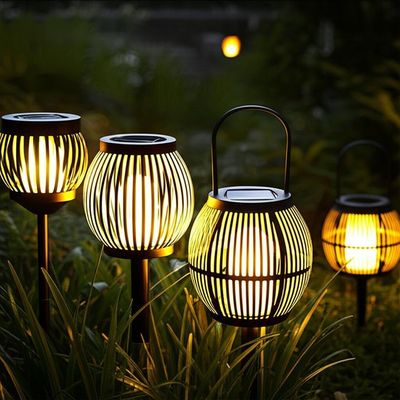 Un bon prix. Lampes solaires de jardin avec 6 à 8 heures de charge, parfaites pour créer un jardin magique en ligne