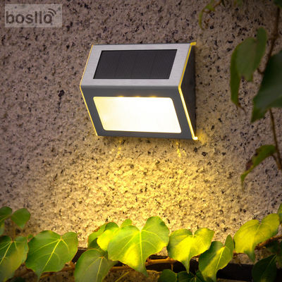 Bon prix Lumières murales extérieures à énergie solaire polyvalentes et pratiques 1.2V 1600mAh Batterie AAA Capacité 153mm*38mm*76mm Taille du produit en ligne