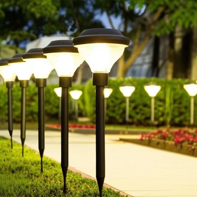 Un bon prix. Lampes solaires de jardin à piquet, blanc chaud, 6-8 heures de charge, améliorent votre espace extérieur en ligne