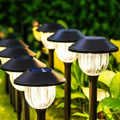 Un bon prix. 10 lumens Lampes solaires de jardin avec batterie comprise 6-8 heures de charge et performances durables en ligne
